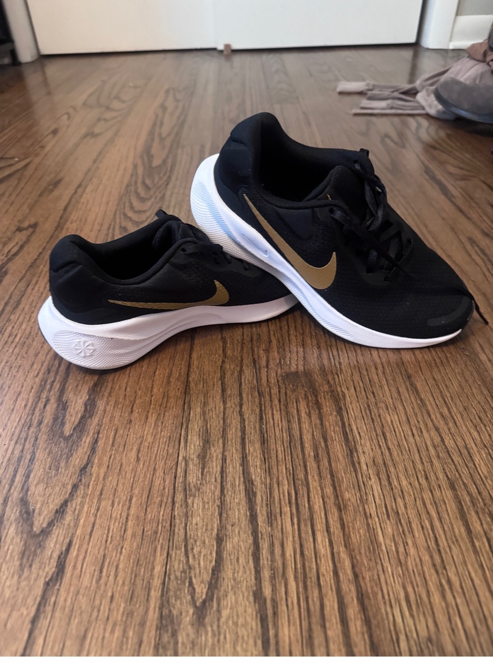 Nike women’s Black and Gold Running Shoes